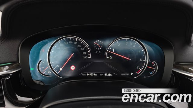 BMW 5-Series 2018 — photo 8