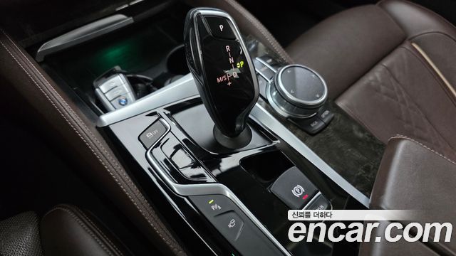 BMW 5-Series 2018 — photo 9