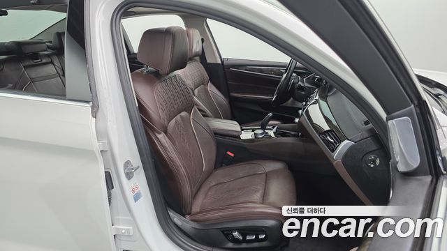BMW 5-Series 2018 — photo 12