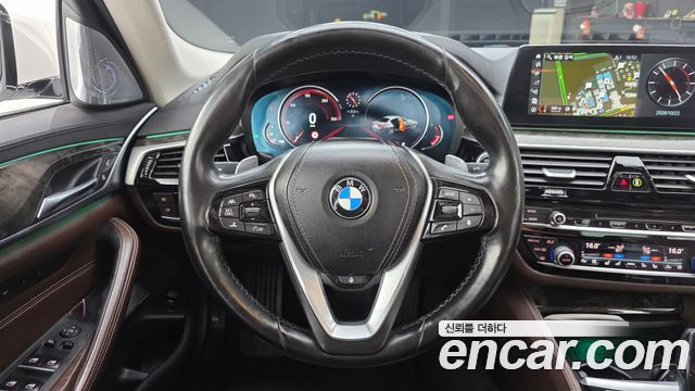 BMW 5-Series 2018 — photo 13