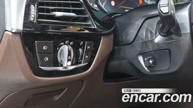 BMW 5-Series 2018 — photo 14