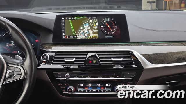 BMW 5-Series 2018 — photo 17