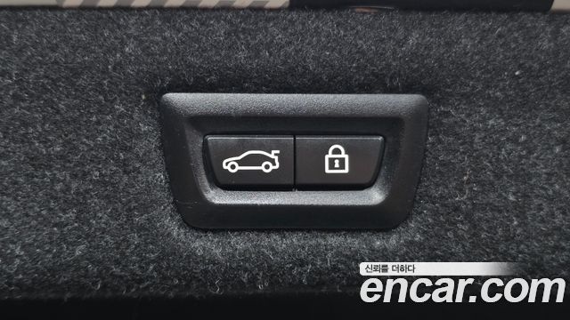 BMW 5-Series 2018 — photo 18