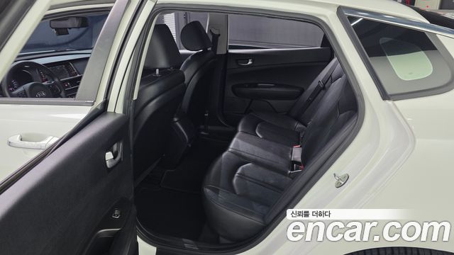 Kia K5 2017 — photo 11
