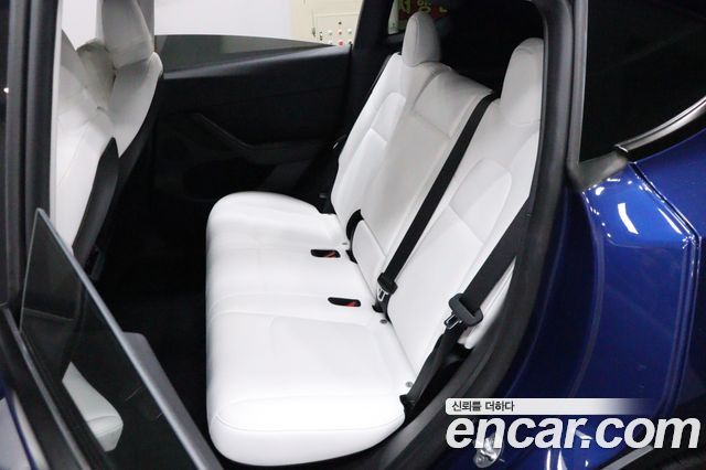 Tesla Model Y 2023 — photo 9