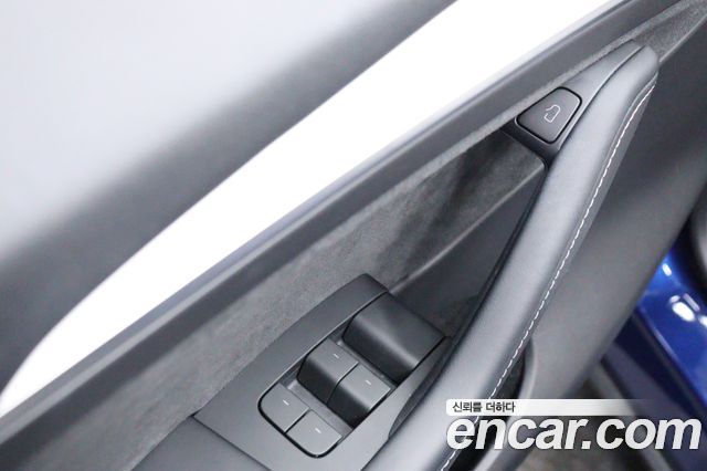 Tesla Model Y 2023 — photo 18