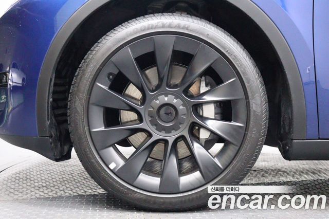 Tesla Model Y 2023 — photo 20