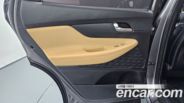 Hyundai Santafe 2023 — photo 15