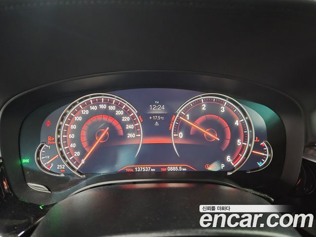 BMW 5-Series 2018 — photo 8