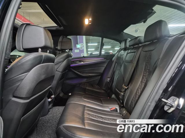 BMW 5-Series 2018 — photo 11