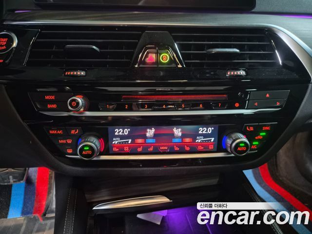 BMW 5-Series 2018 — photo 12