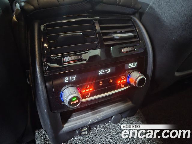 BMW 5-Series 2018 — photo 18