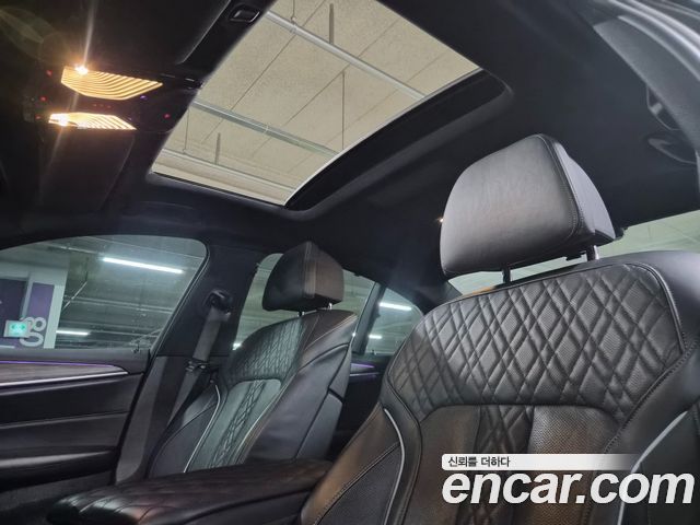 BMW 5-Series 2018 — photo 20