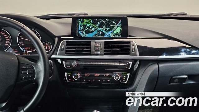 BMW 3-Series 2016 — photo 16