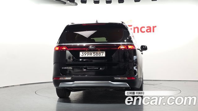 Kia Canival 2021 — photo 4