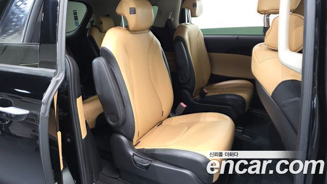 Kia Canival 2021 — photo 17