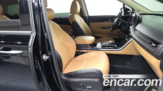Kia Canival 2021 — photo 18