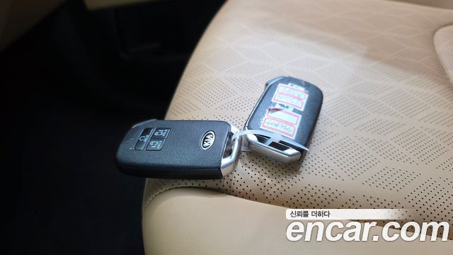 Kia Canival 2021 — photo 23