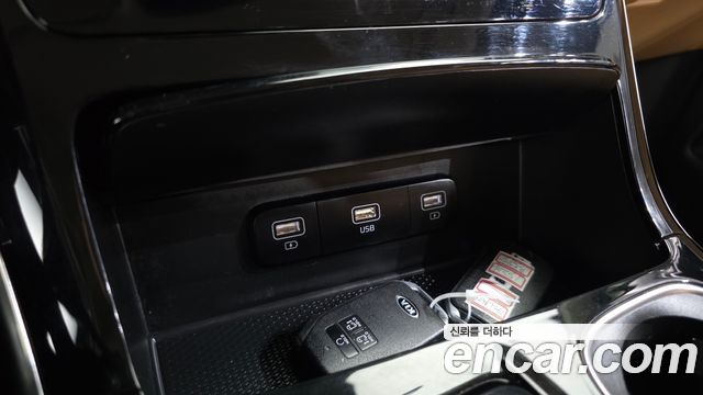 Kia Canival 2021 — photo 16