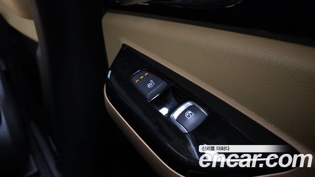 Kia Canival 2021 — photo 28