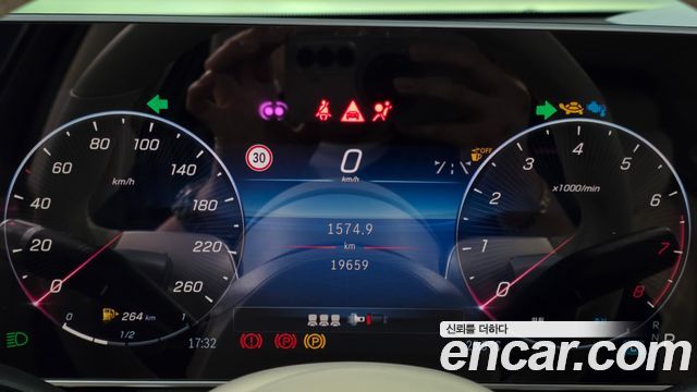 Mercedes-Benz S-Class 2024 — photo 9