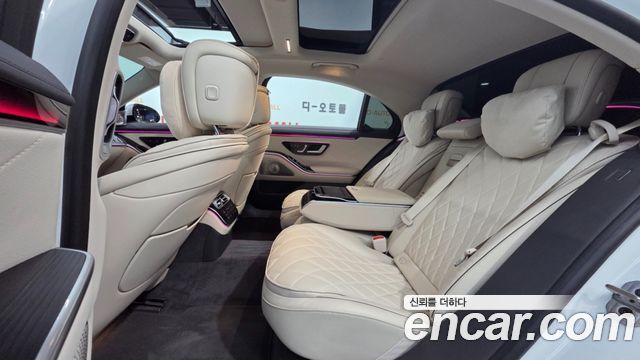 Mercedes-Benz S-Class 2024 — photo 17