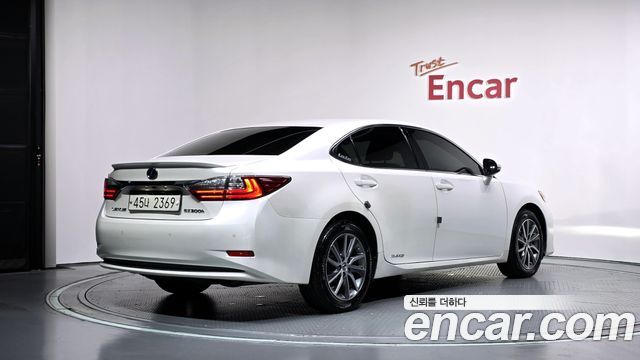 Lexus ES 2017 — photo 2