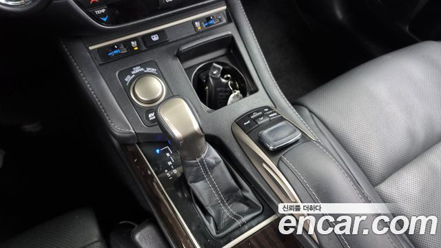 Lexus ES 2017 — photo 9