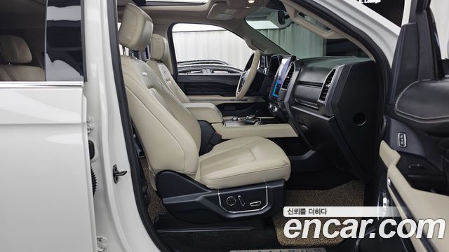 Ford Expedition 2021 — photo 17