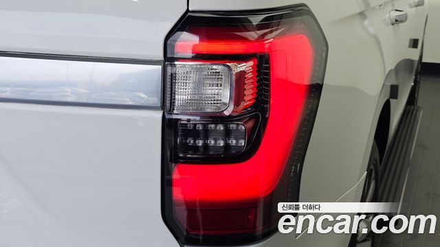 Ford Expedition 2021 — photo 9