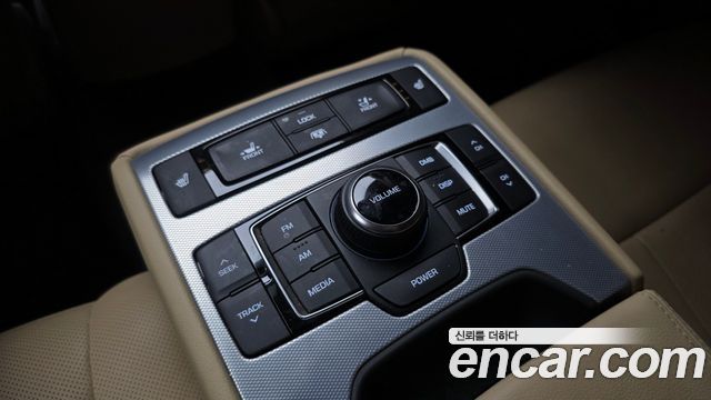 Genesis G80 2017 — photo 25