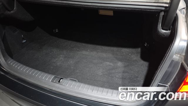 Genesis G80 2017 — photo 34