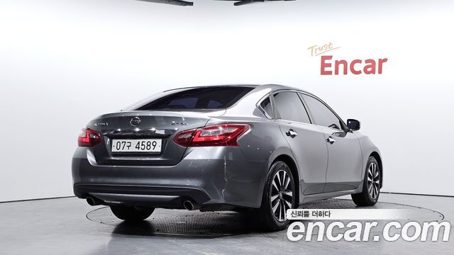 Nissan Altima 2018 — photo 2