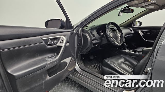 Nissan Altima 2018 — photo 13