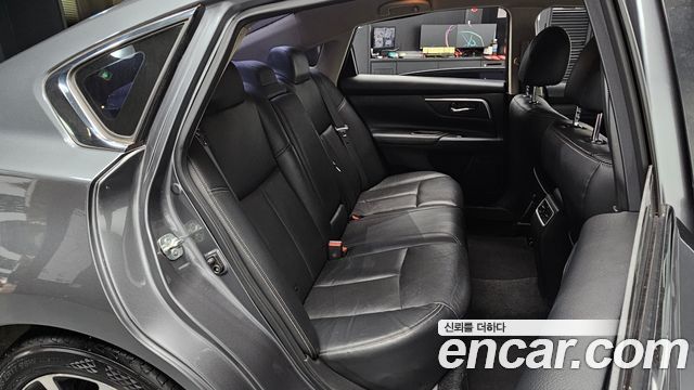 Nissan Altima 2018 — photo 17