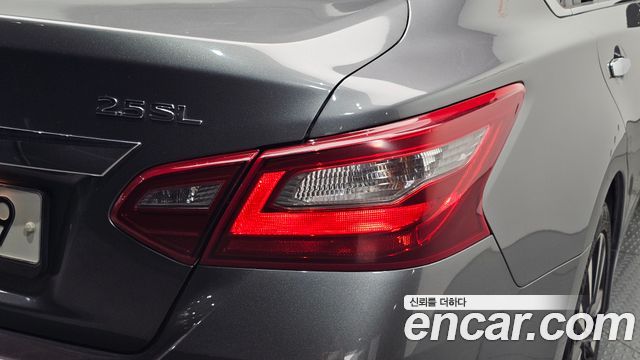 Nissan Altima 2018 — photo 9
