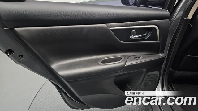 Nissan Altima 2018 — photo 15