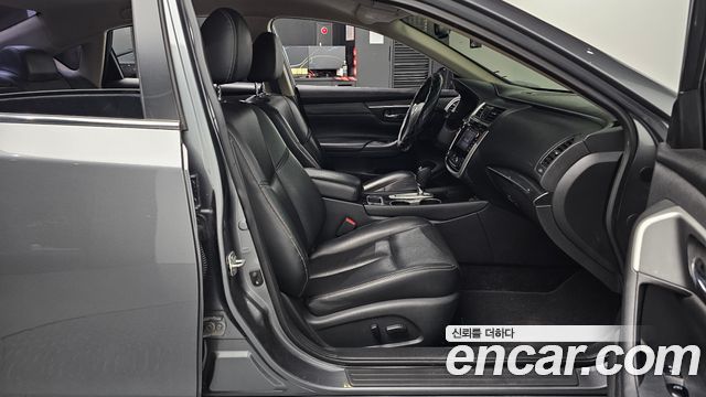 Nissan Altima 2018 — photo 16