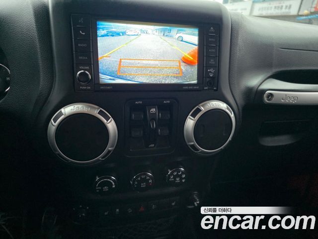 Jeep Wrangler 2015 — photo 16
