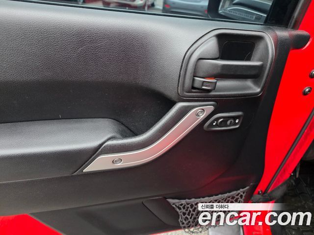 Jeep Wrangler 2015 — photo 17