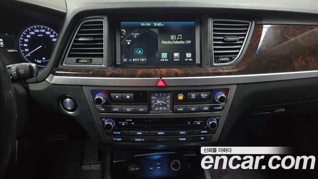 Hyundai Genesis 2016 — photo 19