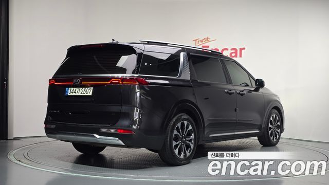 Kia Canival 2021 — photo 2