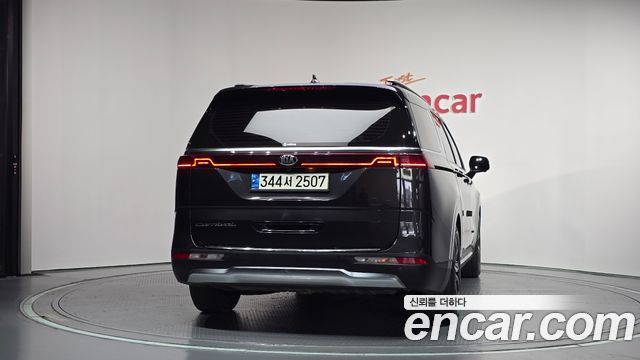 Kia Canival 2021 — photo 4