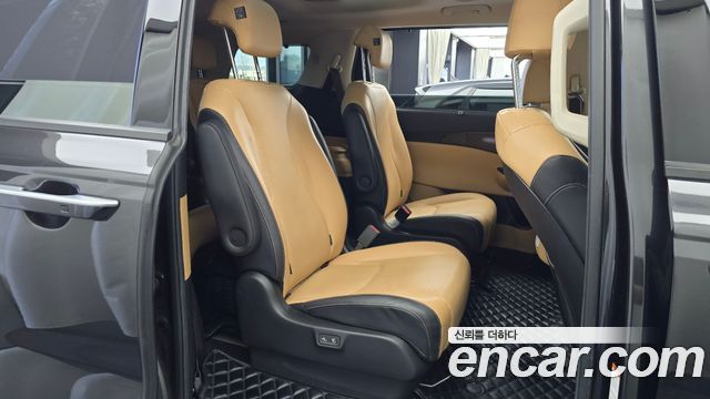 Kia Canival 2021 — photo 17