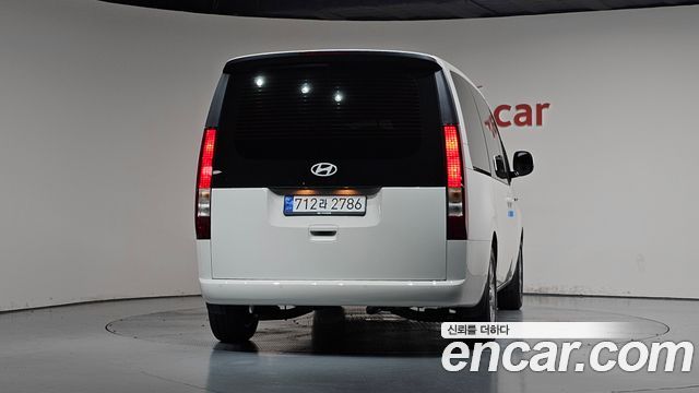 Hyundai Staria 2025 — photo 4
