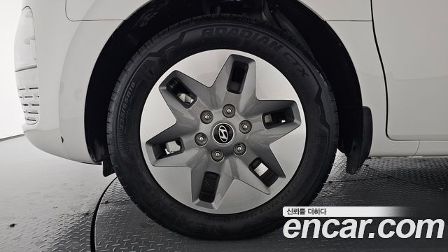 Hyundai Staria 2025 — photo 5