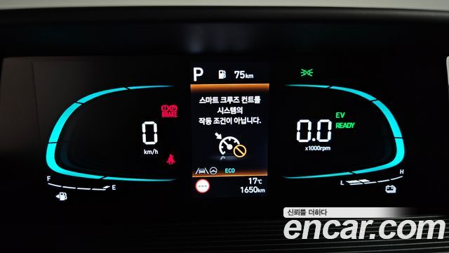 Hyundai Staria 2025 — photo 11