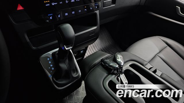 Hyundai Staria 2025 — photo 12