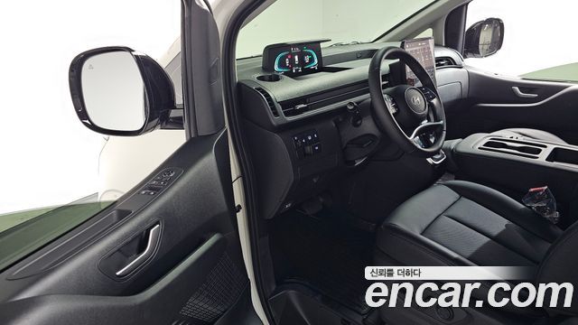 Hyundai Staria 2025 — photo 13