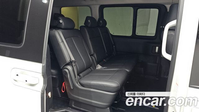 Hyundai Staria 2025 — photo 17